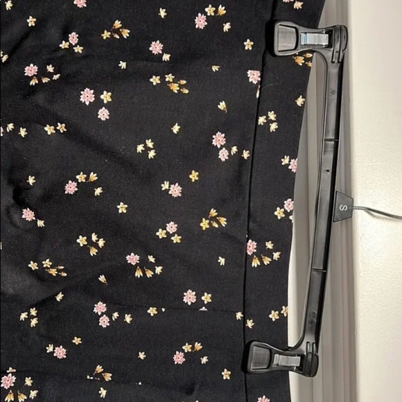 Loft circle mini skirt, black base with floral pattern, size large - Picture 3 of 4